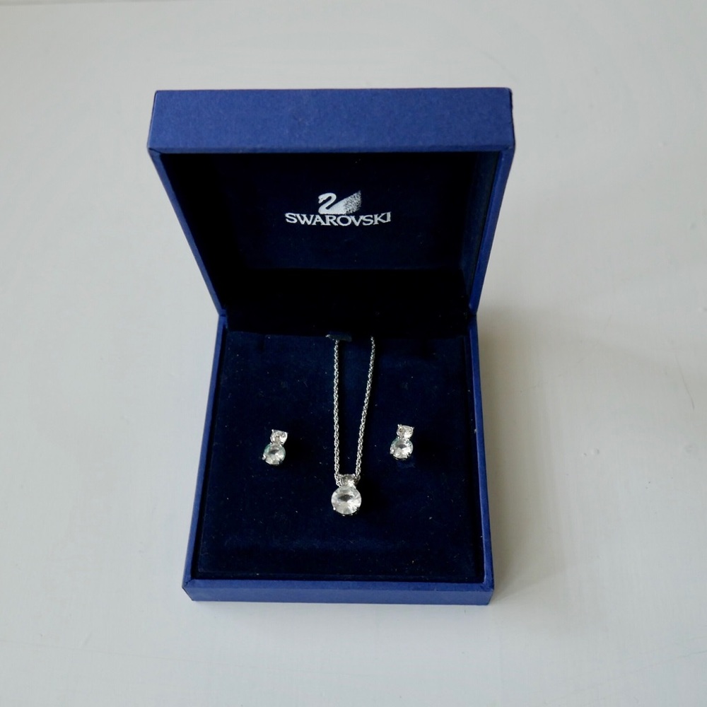 Swarovski Brilliance necklace and earnings set